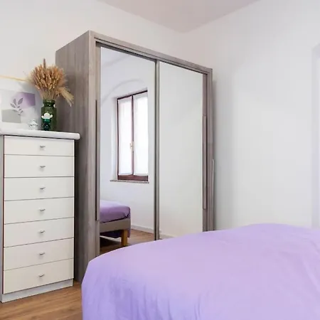 Experience A Cozy Retreat By The Maggiore Daire *